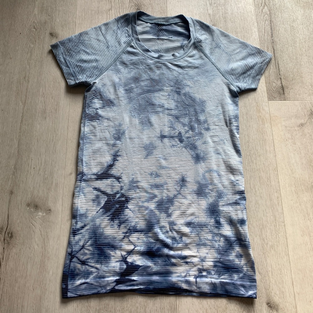 Lululemon Swiftly Tech Short Sleeve Crew Blue White Tie Dye Shirt Size 4